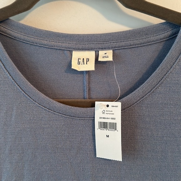 Women’s medium Gap shell - Picture 2 of 3